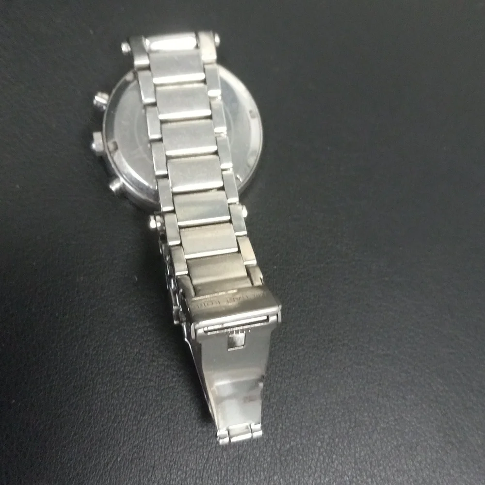 Michael Kors Silver Women's Watch - Picture 6 of 7